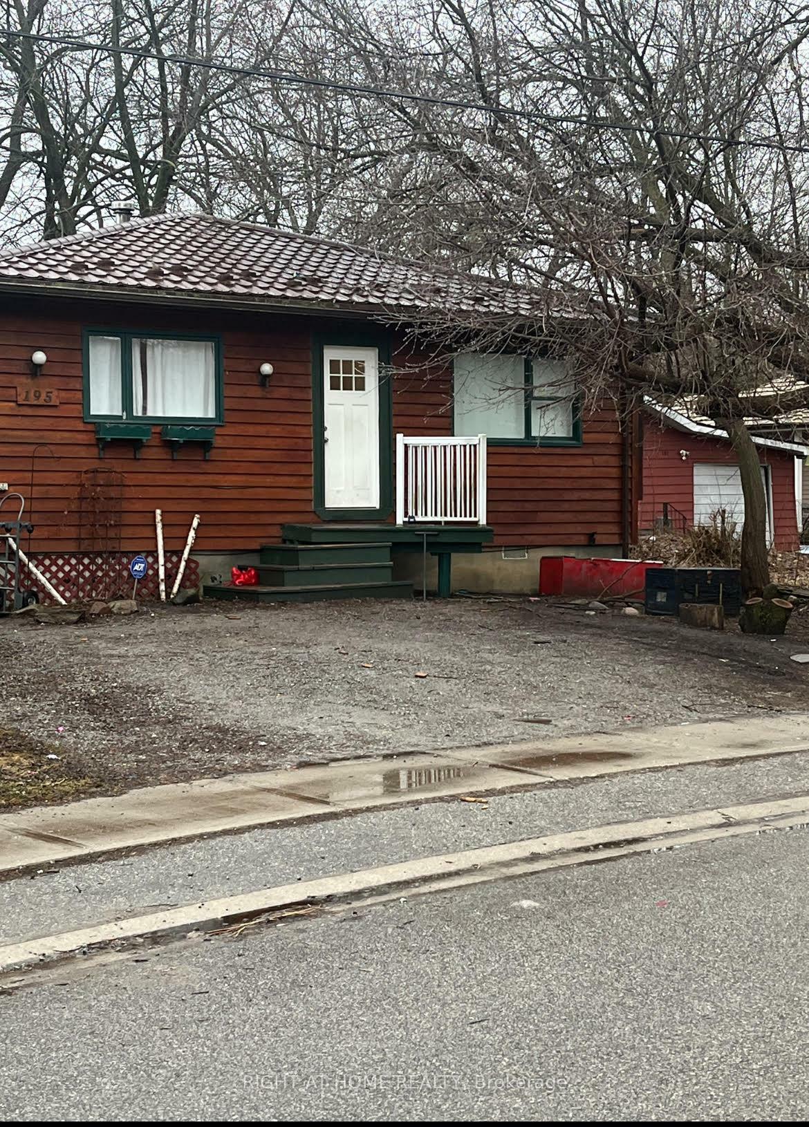 Property Photo: 195 Lakeland Crescent ON L4E 3A4