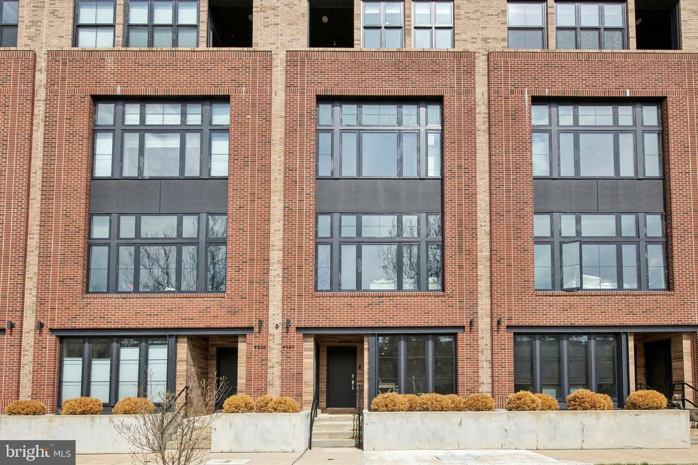 4584 Riverside Way  Philadelphia PA 19127 photo