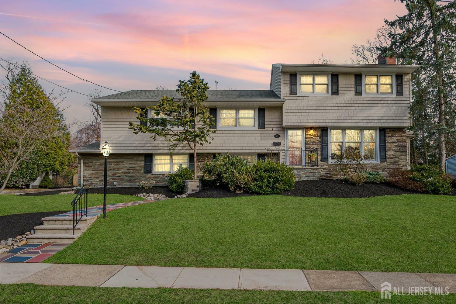 29 Lexington Drive  Metuchen NJ 08840 photo
