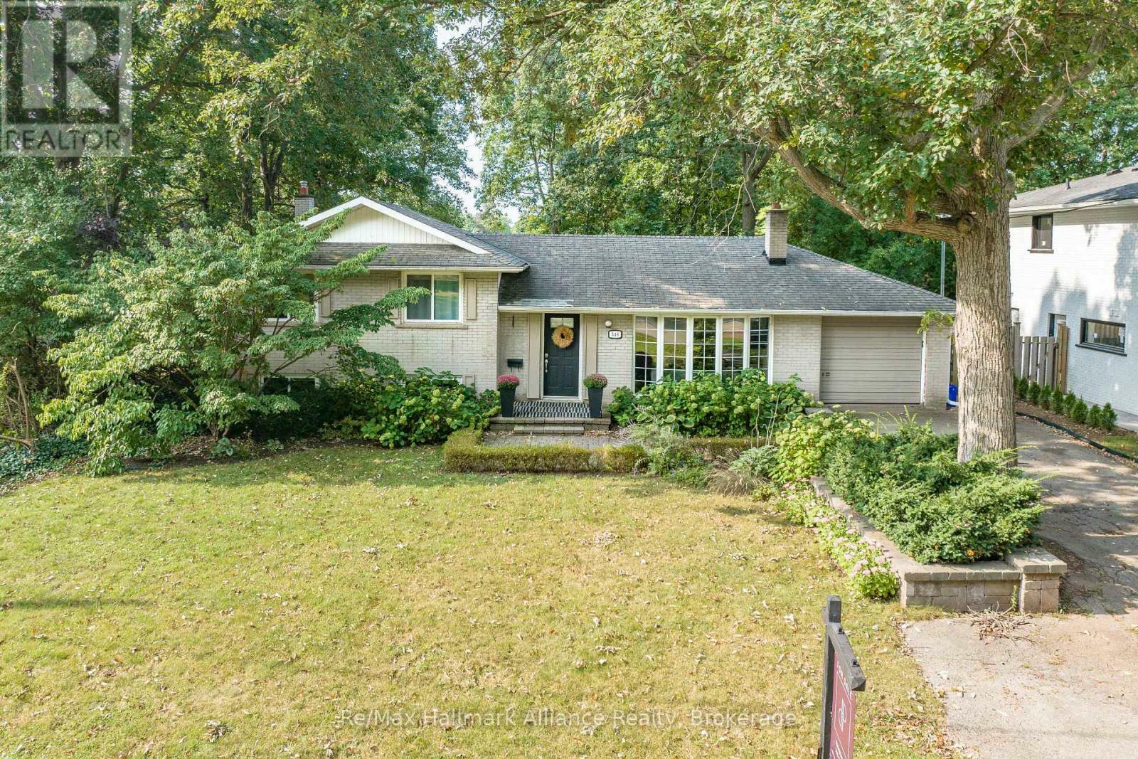 Property Photo: 548 Swann Drive ON L6L 3X1