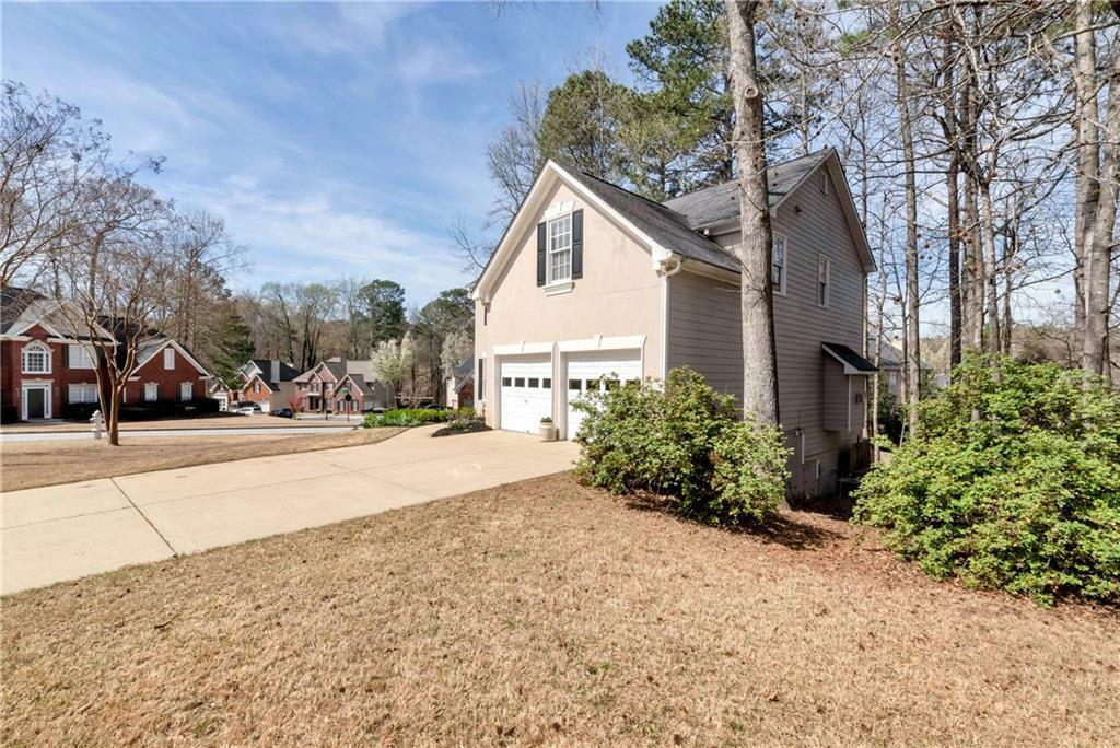 Property Photo: 2002 Stonewick Court GA 30043
