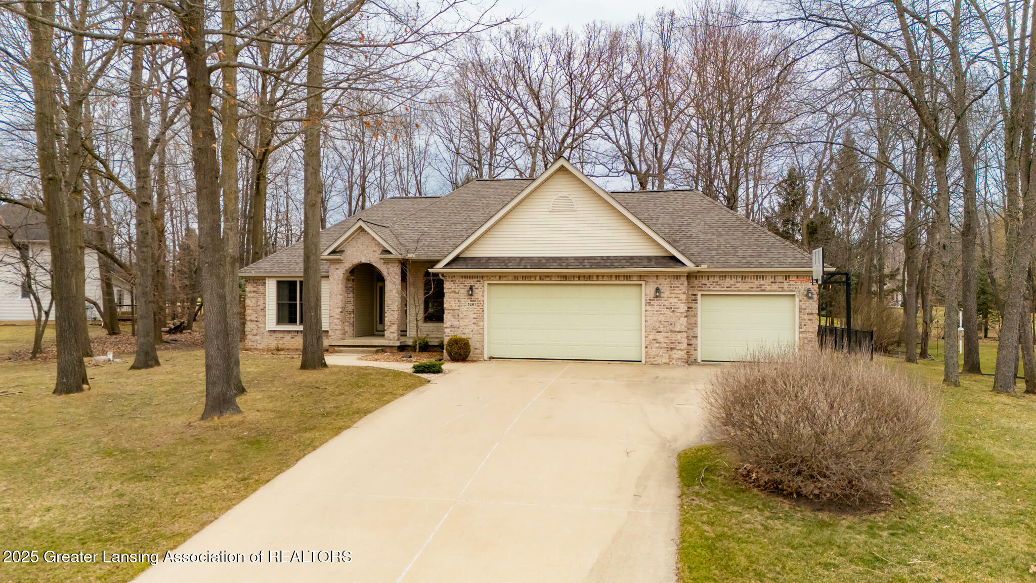 Property Photo: 2461 Knollridge Lane MI 48895