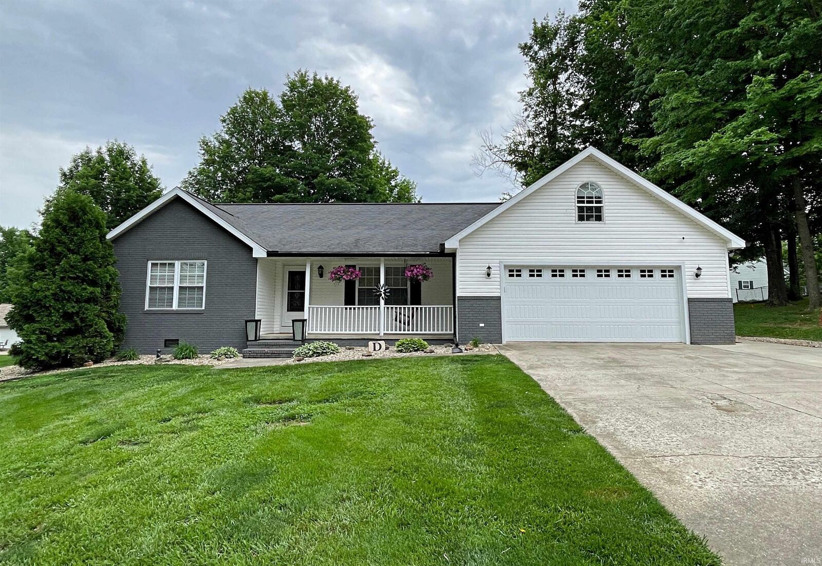 Property Photo:  904 SW 3rd Street  IN 47501 