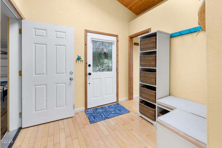 Property Photo:  201 NE Williams Avenue  OR 97341 