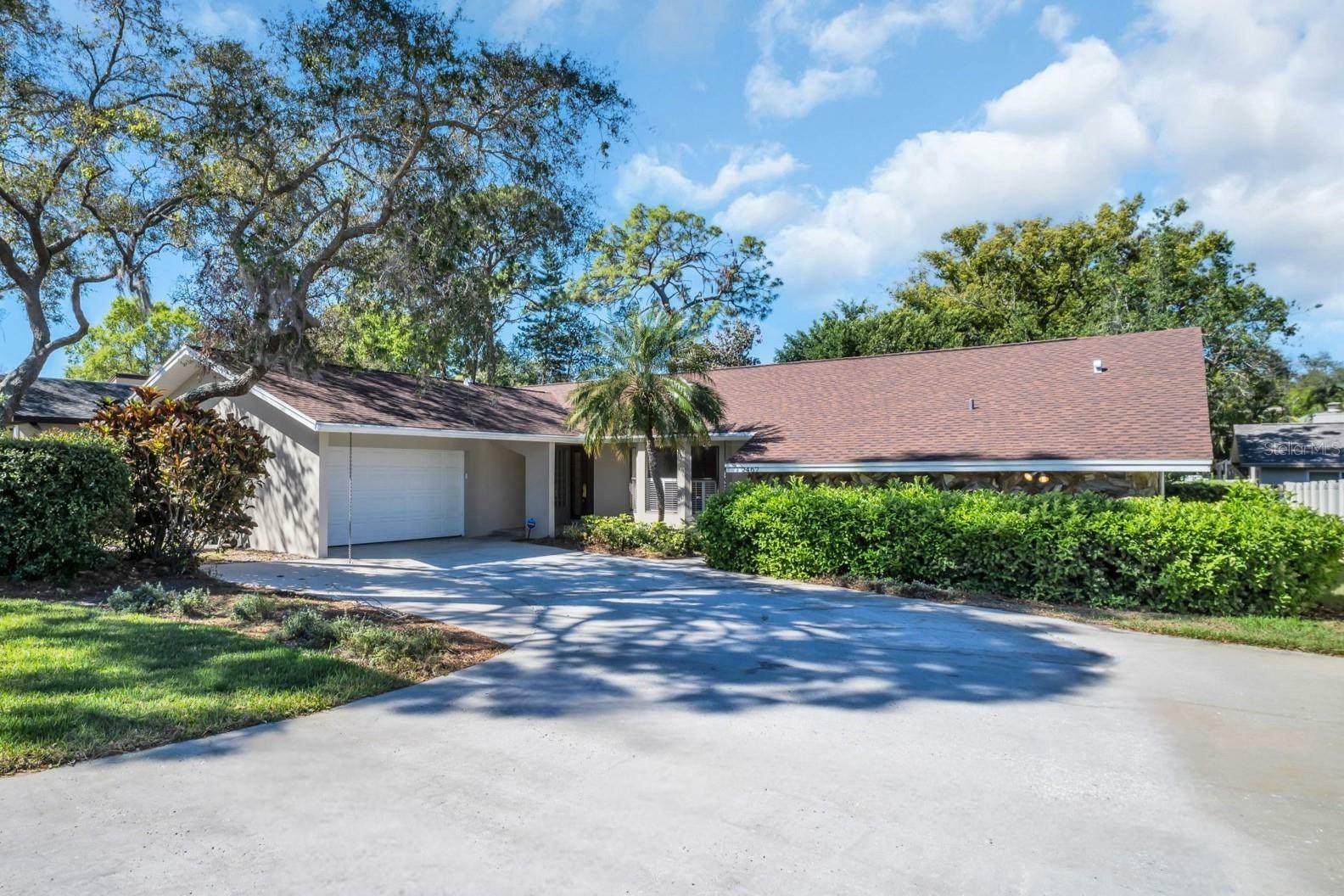 Property Photo: 2462 Indian Trail E FL 34683
