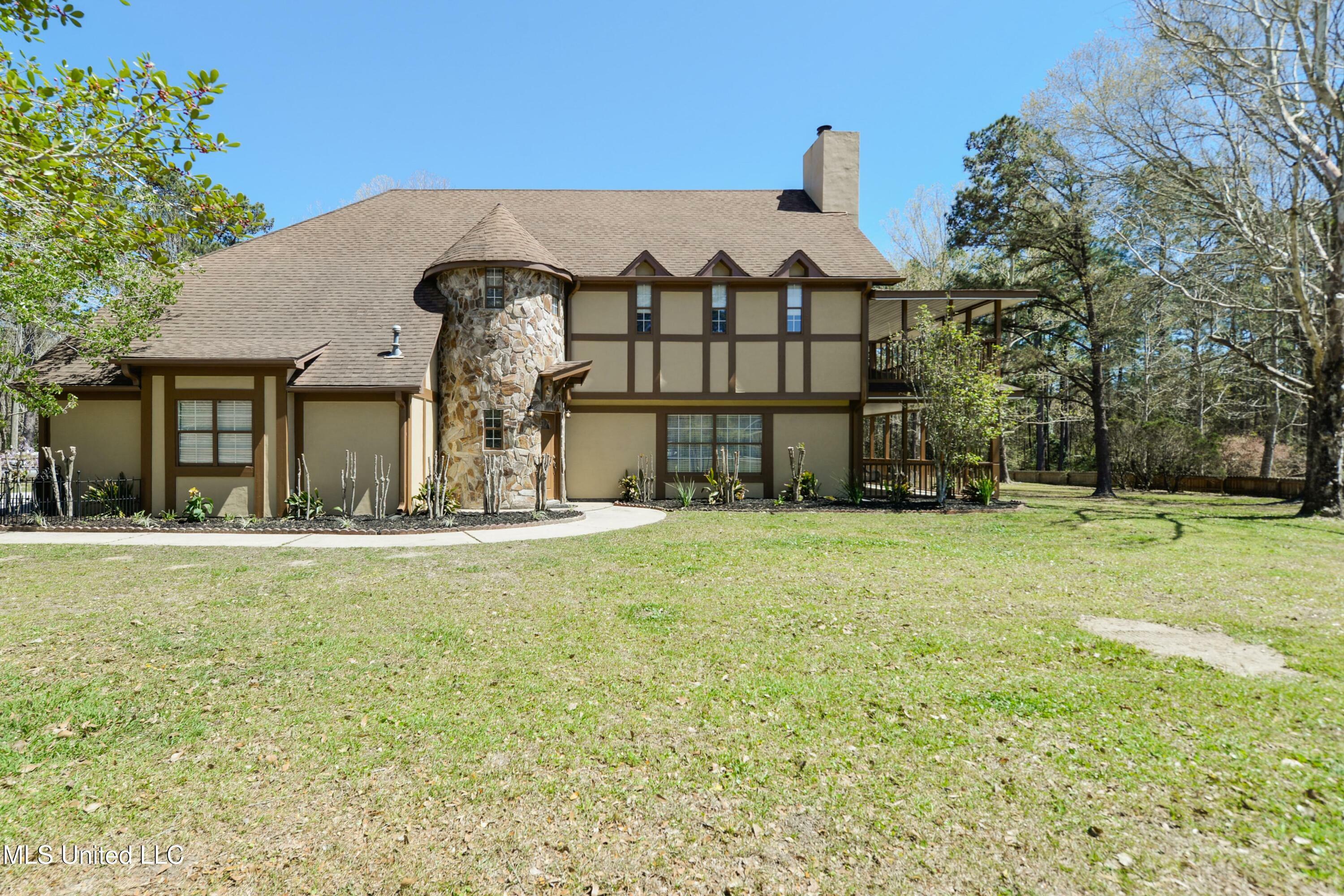 Property Photo: 8900 Dana Road MS 39532