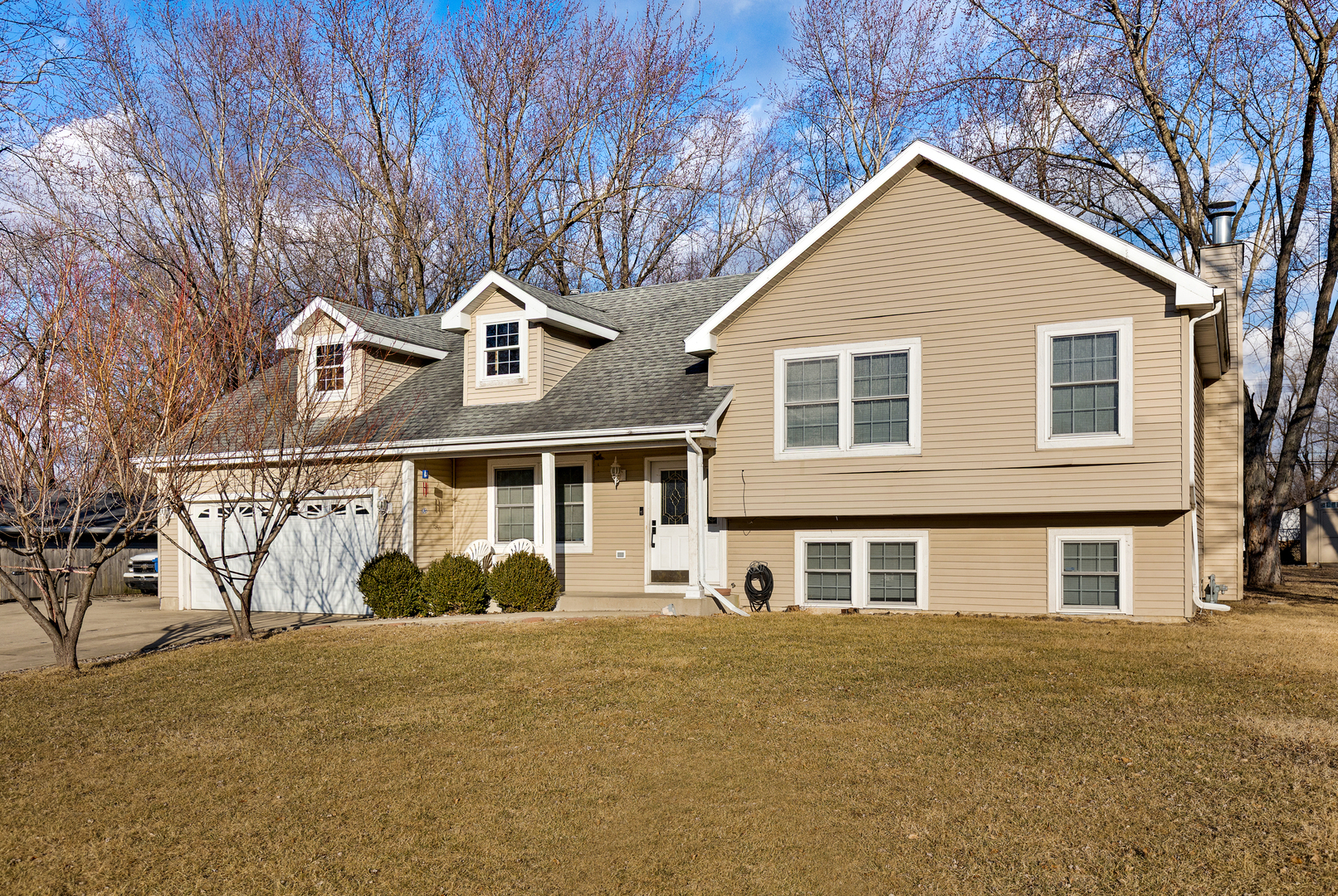 181 Skyline Drive  Carpentersville IL 60110 photo