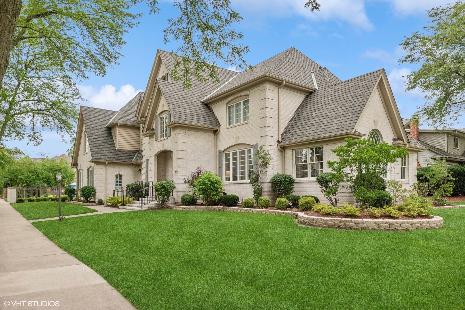 Property Photo: 132 S Chandler Avenue IL 60126