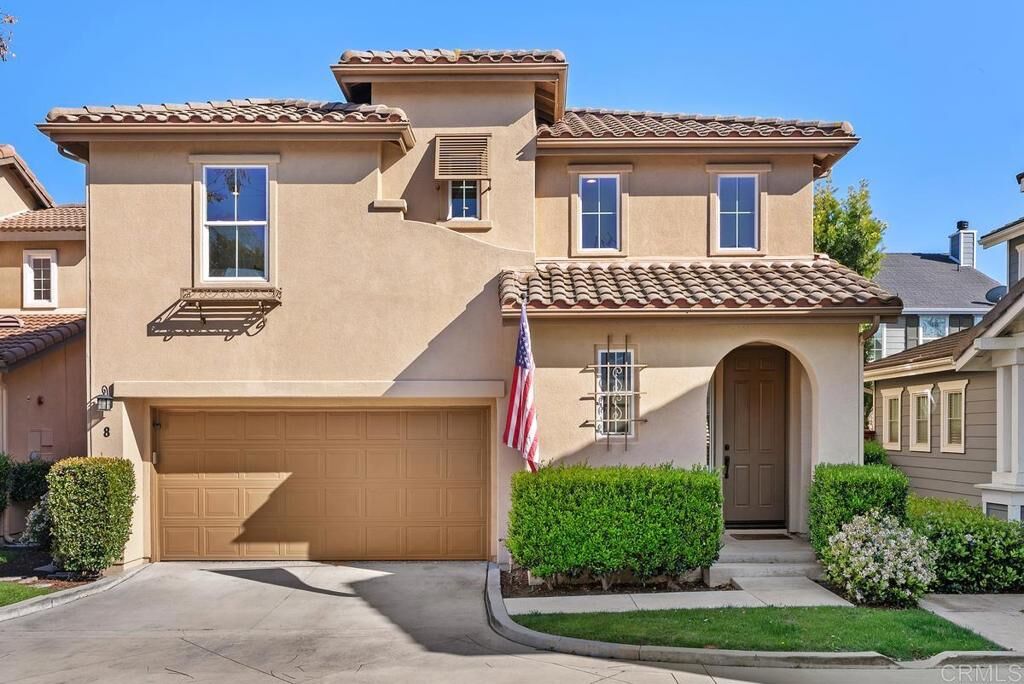 Property Photo:  8 Potters Bend  CA 92694 