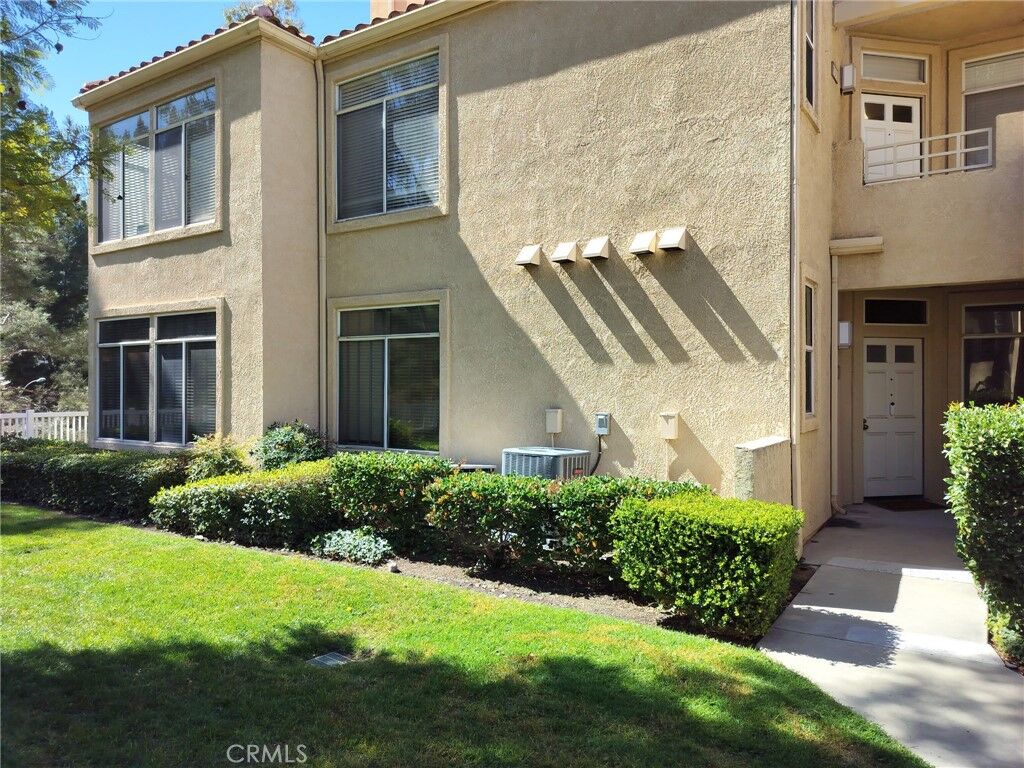 Property Photo: 3190 Altura Court 101 CA 92882