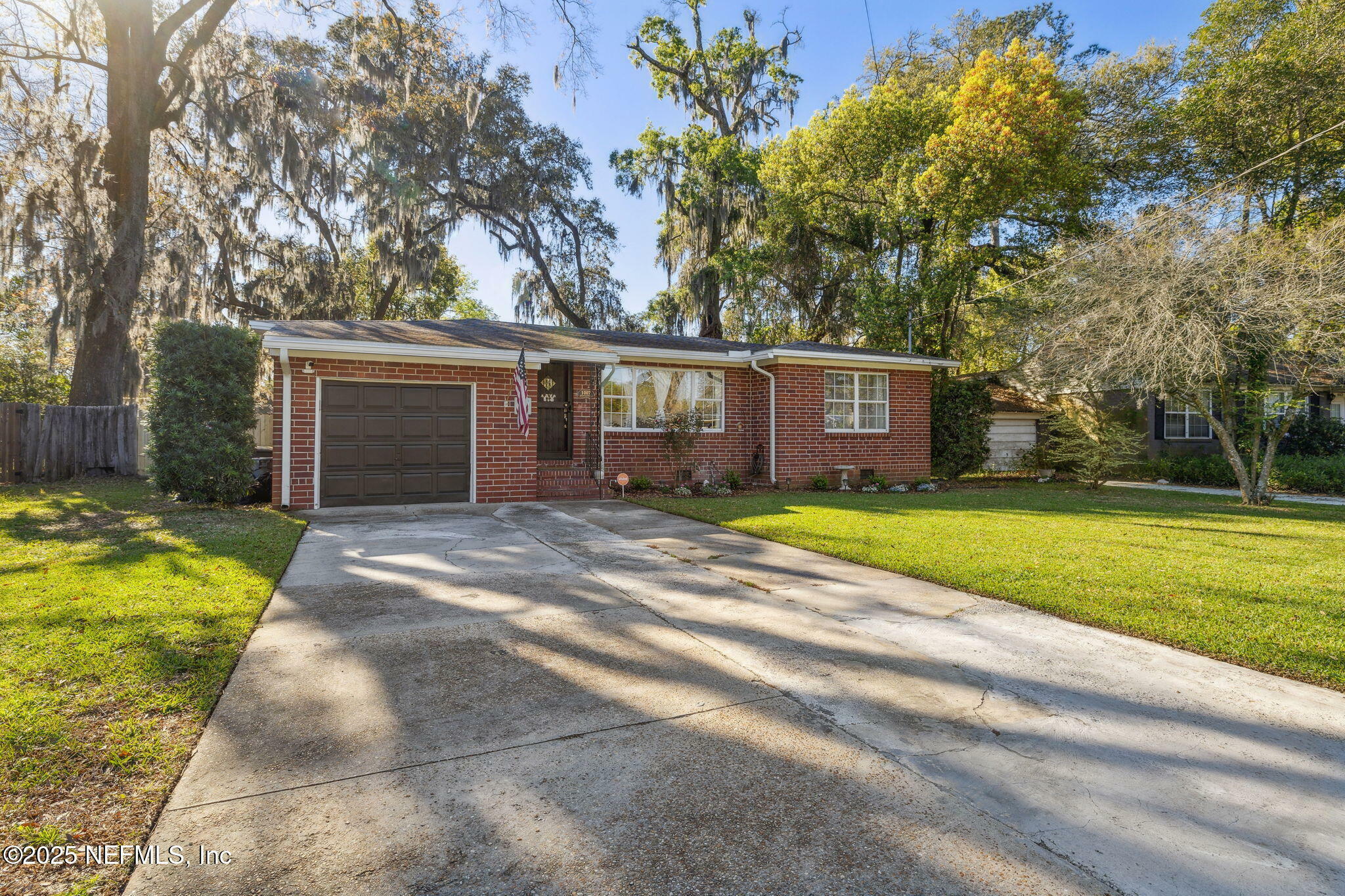 Property Photo: 1007 Brierfield Drive FL 32205