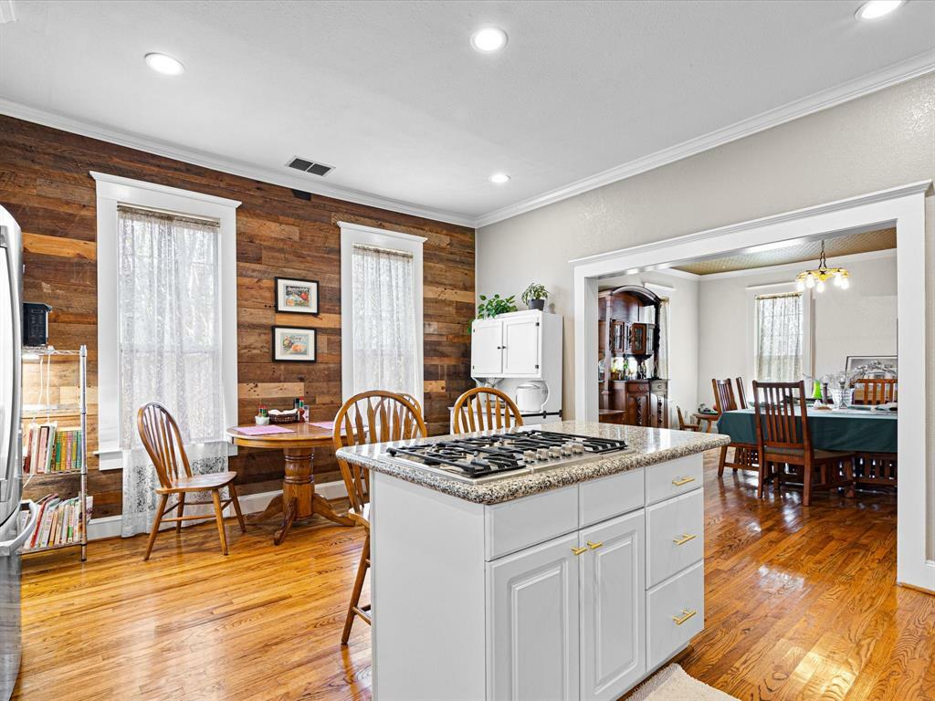 Property Photo: 119 E University Avenue TX 75165