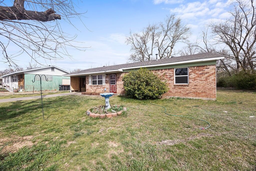 Property Photo:  2100 Sycamore Place  AR 72762 