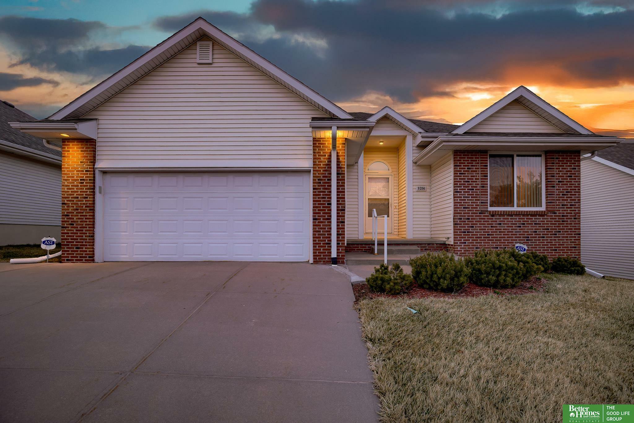 Property Photo: 9204 Laurel Plaza NE 68134