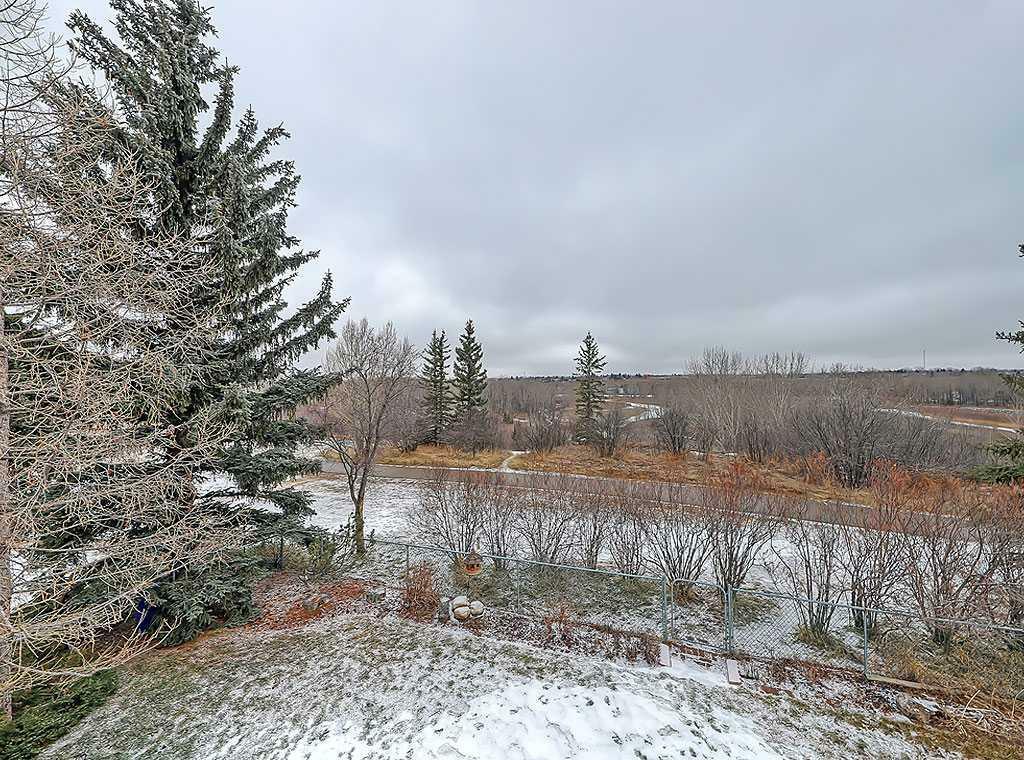 Photo de la propriété: 182 Woodbend Way SE AB T1S 1L8
