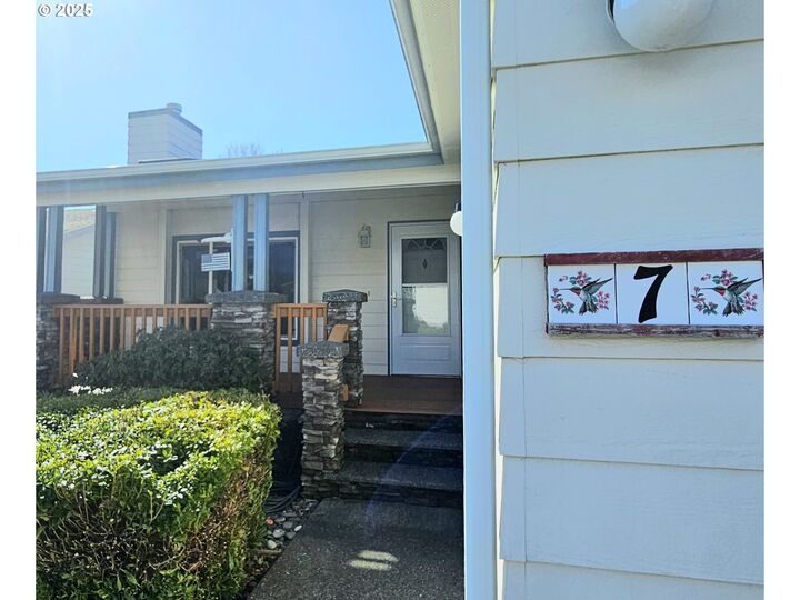 Property Photo: 98126 W Benham Ln 7 OR 97415