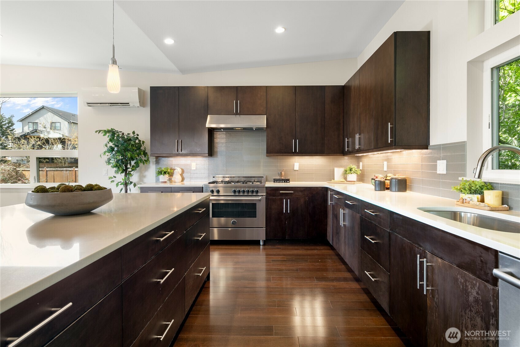 Property Photo: 10039 Densmore Avenue N WA 98133