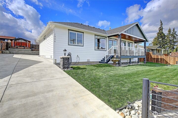 Property Photo:  1906 S East Camano Drive  WA 98282 