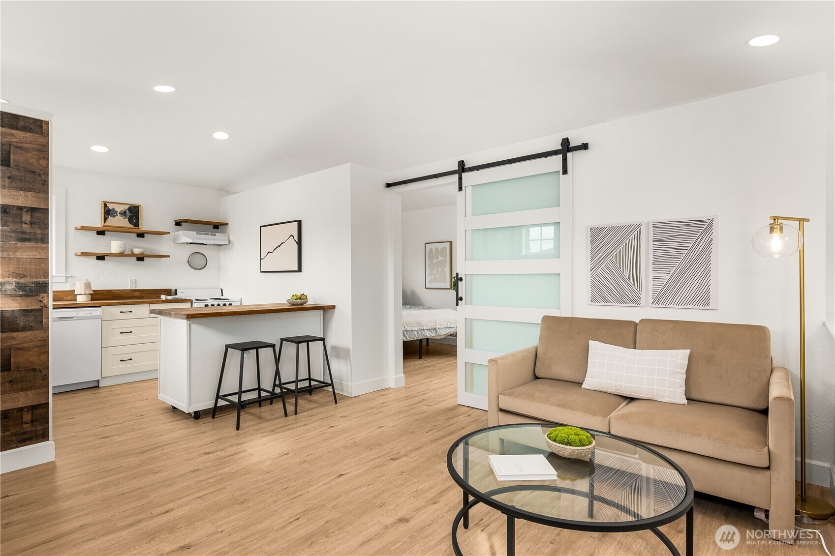 Property Photo: 604 14th Avenue W WA 98033