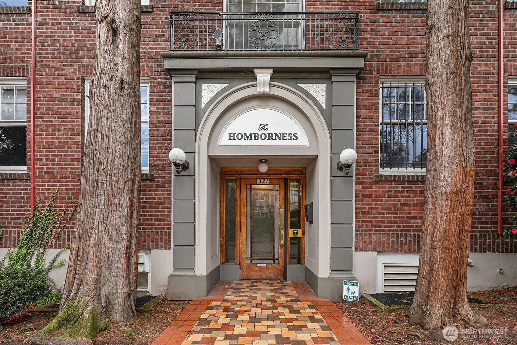 Property Photo: 321 Boylston Avenue E 302 WA 98102