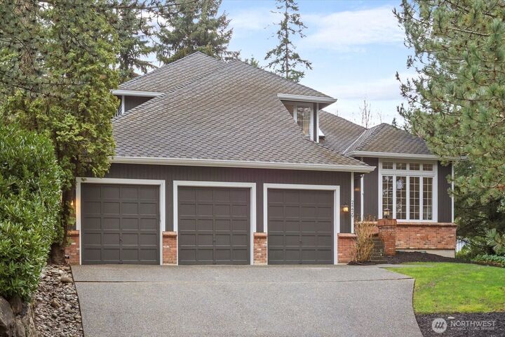 House for sale in Sammamish: 24429 SE 42nd Pl Place, Sammamish, WA 98029