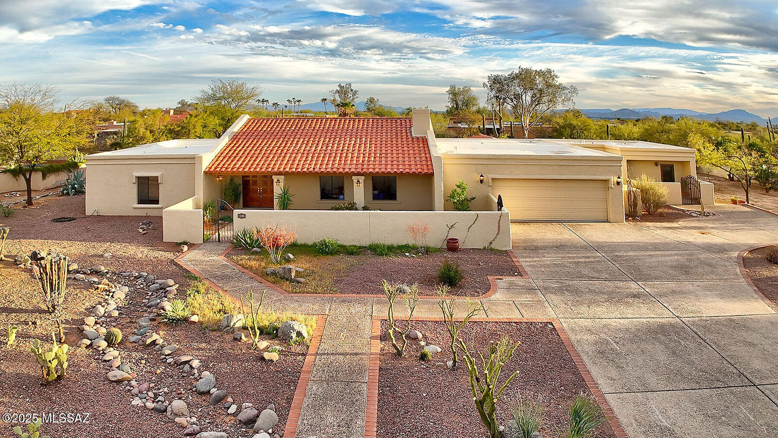 Property Photo:  1200 E Paseo Pavon  AZ 85718 