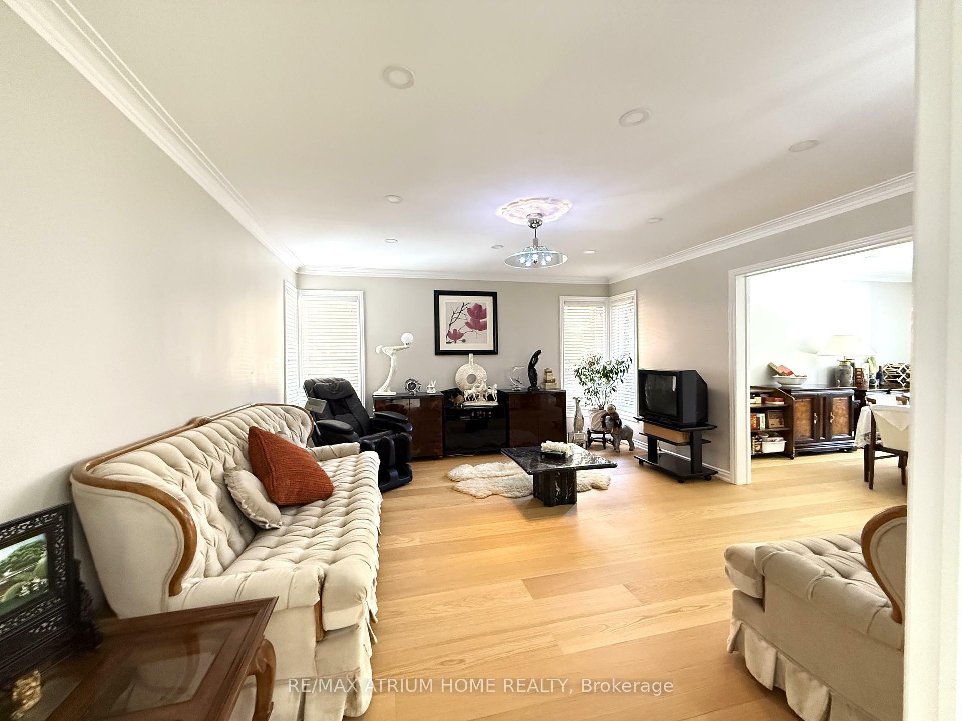 Property Photo: 1875 Folkway Drive ON L5L 2X1