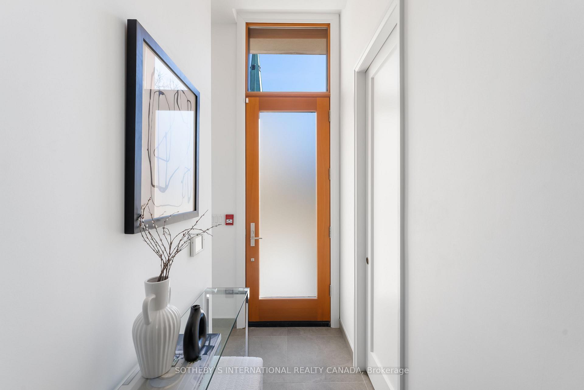 Property Photo: 63 St. Mary Street Th 5 ON M5S 0A4