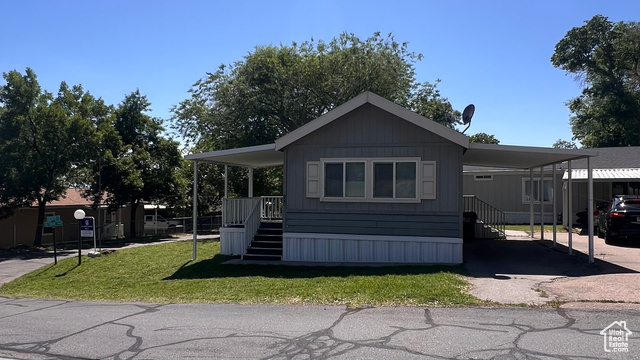 Property Photo: 186 Darlington Way UT 84041
