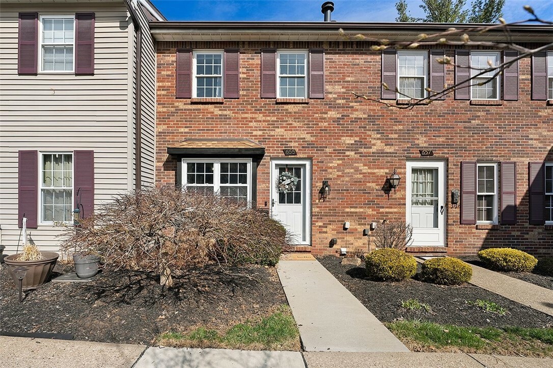 Property Photo: 655 Newton Square Dr PA 15108