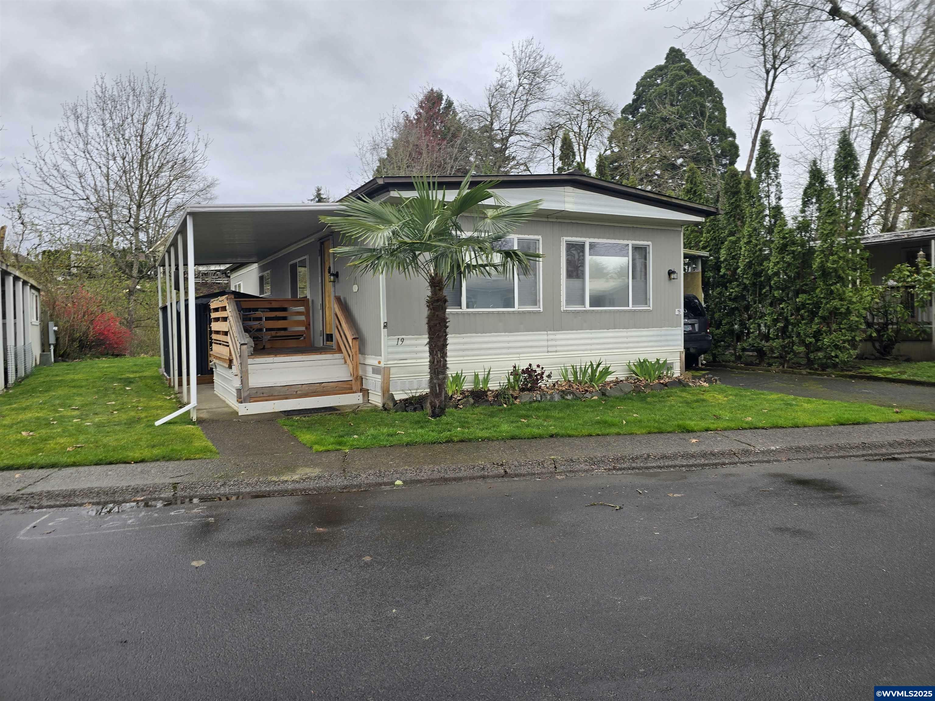 Property Photo: 1475 Green Acres Rd 19 OR 97408