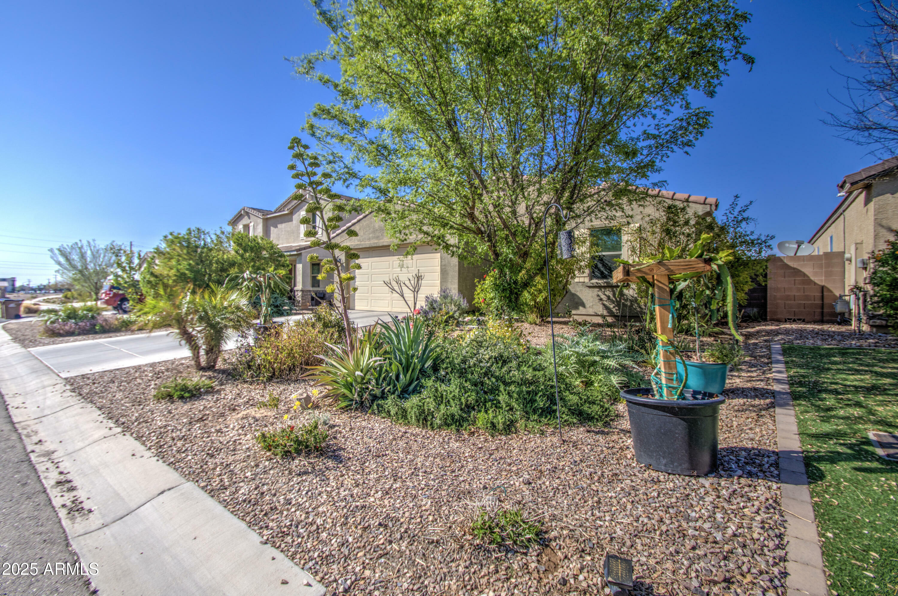 Property Photo: 1280 W Blue Ridge Drive AZ 85140