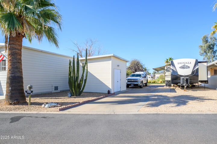 Property Photo:  