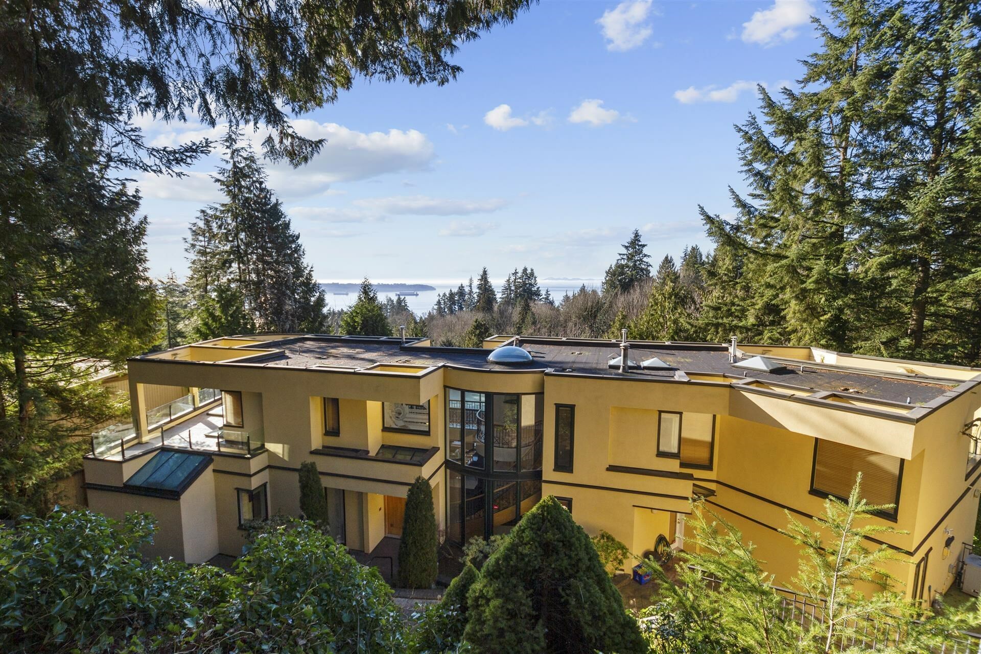 Property Photo: 2780 Rosebery Avenue BC V7V 3A2