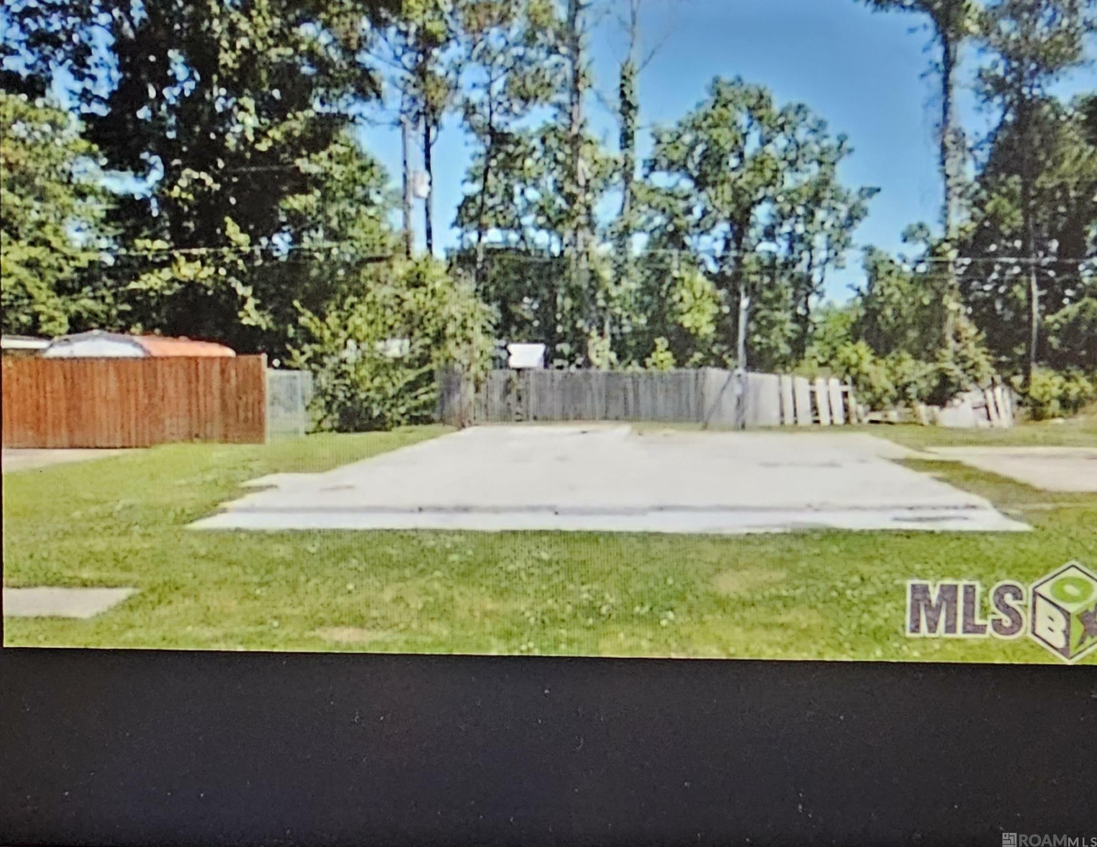 44050 Lake Village Rd  Prairieville LA 70769 photo