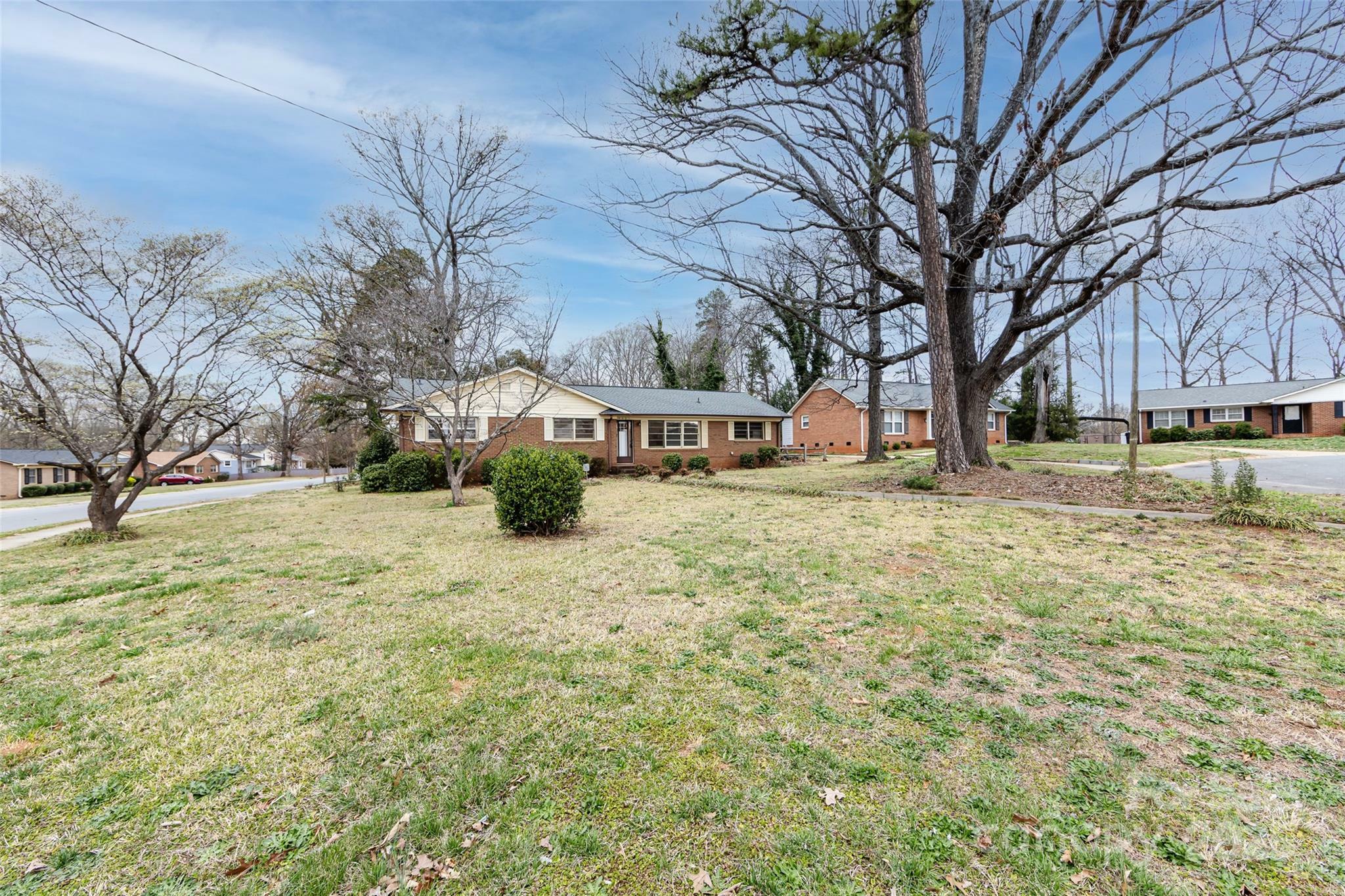 Property Photo: 4601 Mendham Drive NC 28215