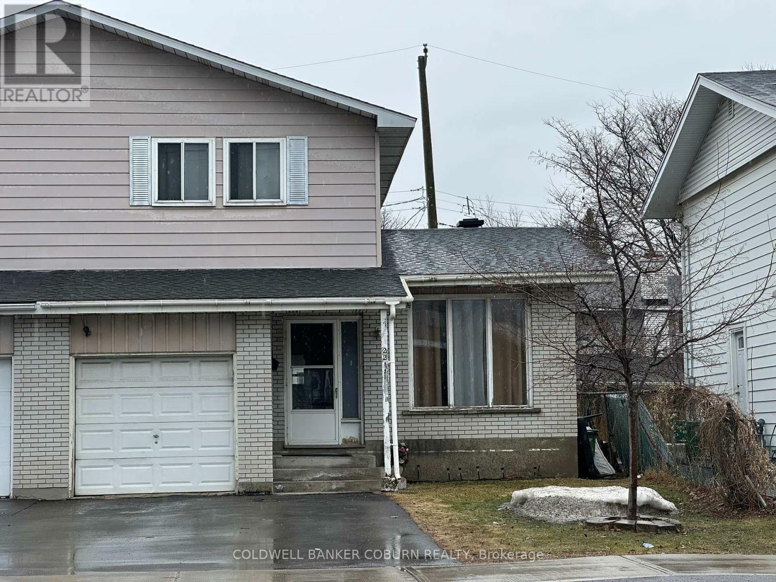 Property Photo: 2211 St Laurent Boulevard ON K1G 1B1