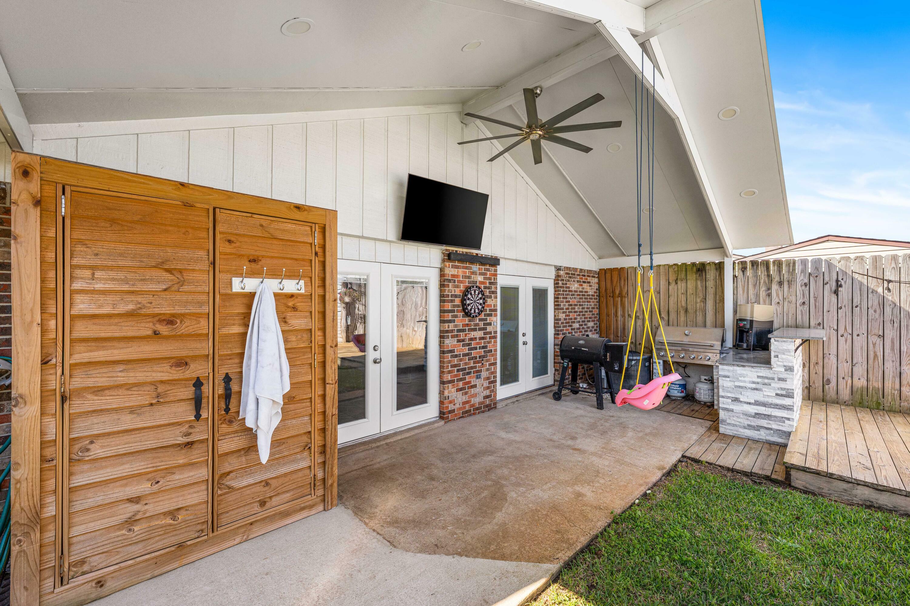 Property Photo: 181 Bent Arrow Drive FL 32541