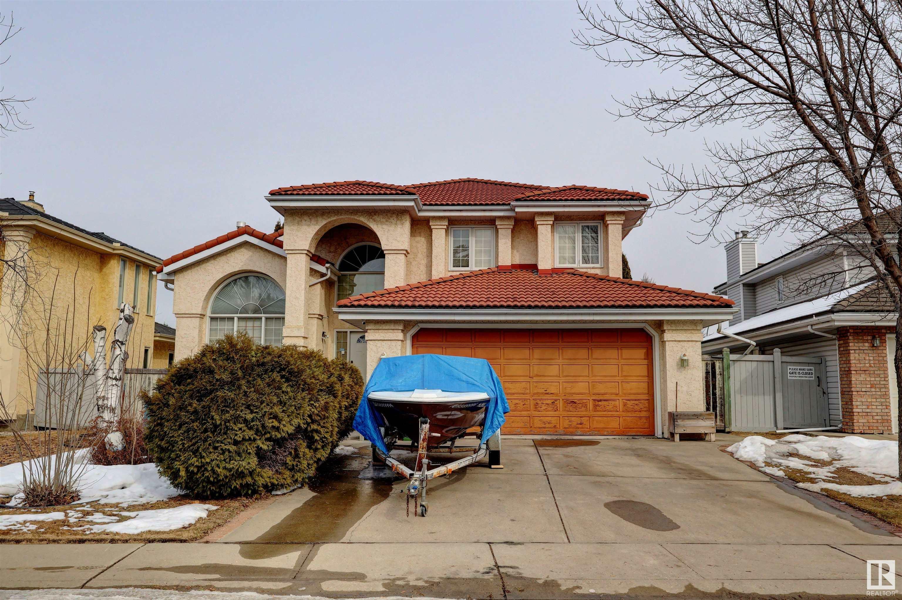 15 Cormack Crescent NW  Edmonton AB T6R 2E7 photo