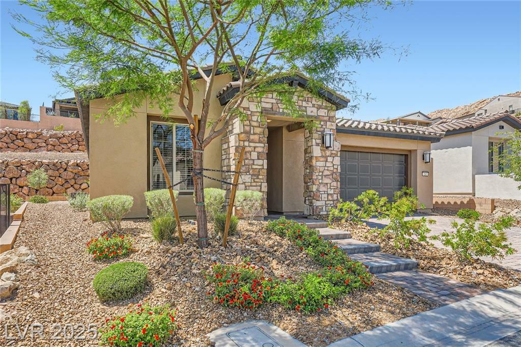 Property Photo: 243 Sun Glaze Avenue NV 89011