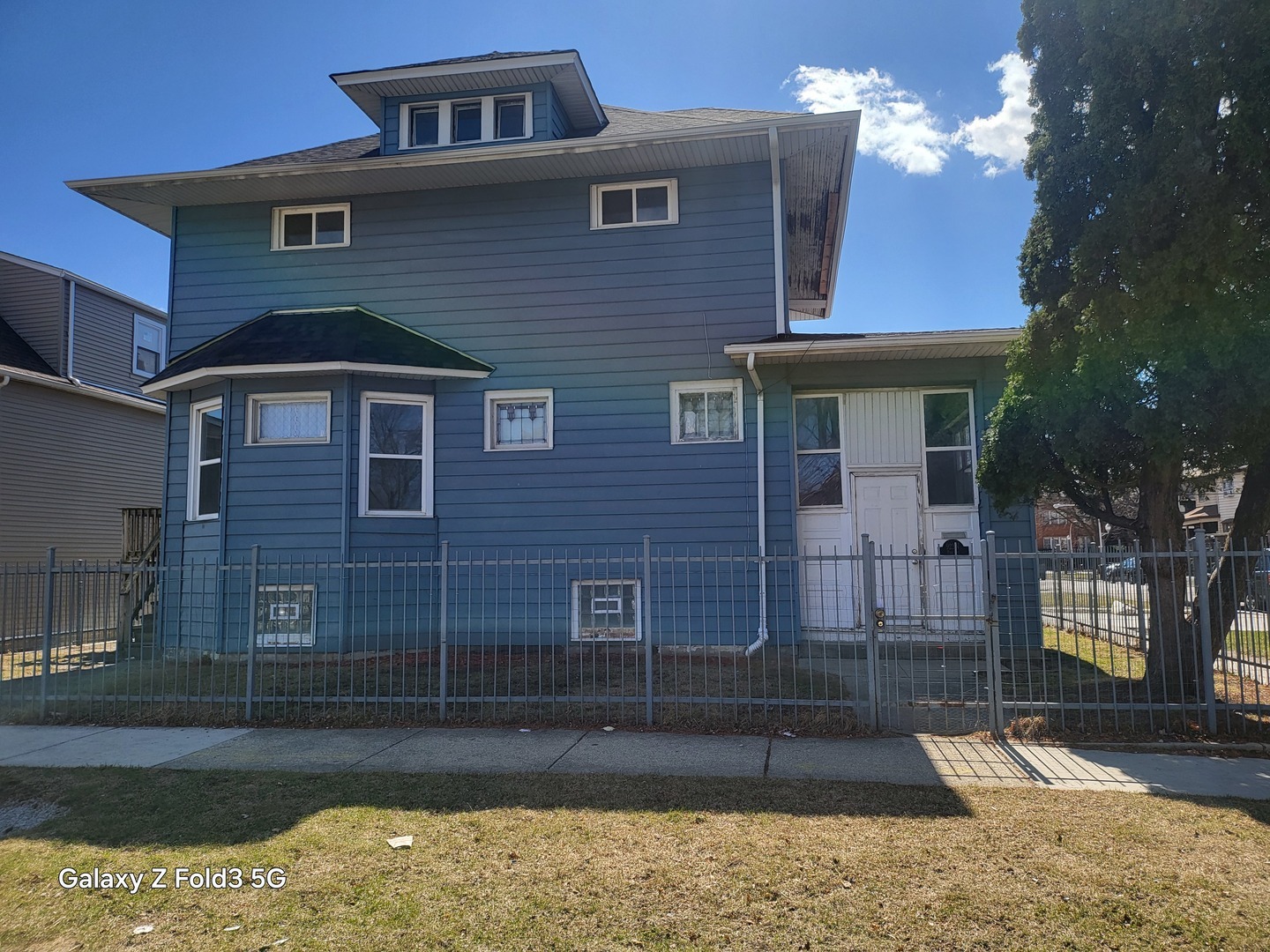 Property Photo: 923 N Pine Avenue IL 60651
