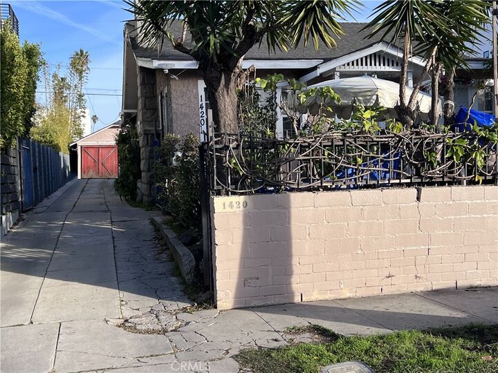 Property Photo: 1420 S Cloverdale Avenue CA 90019