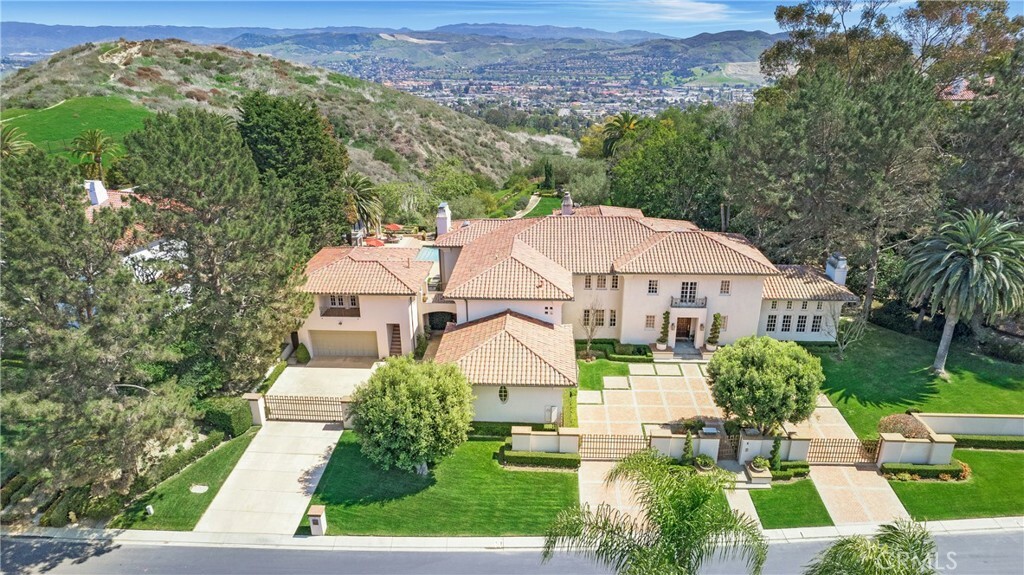 Property Photo: 2 O Hill Ridge CA 92677