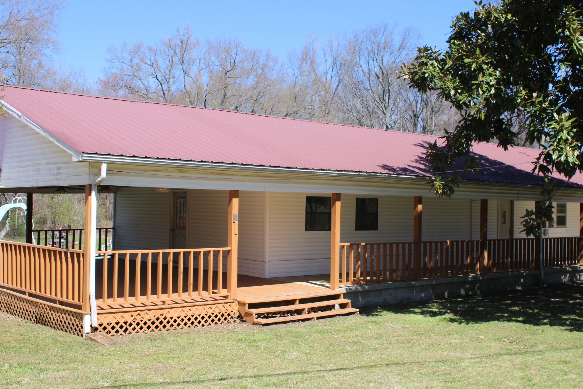Property Photo: 5369 Hillsboro Viola Rd TN 37355