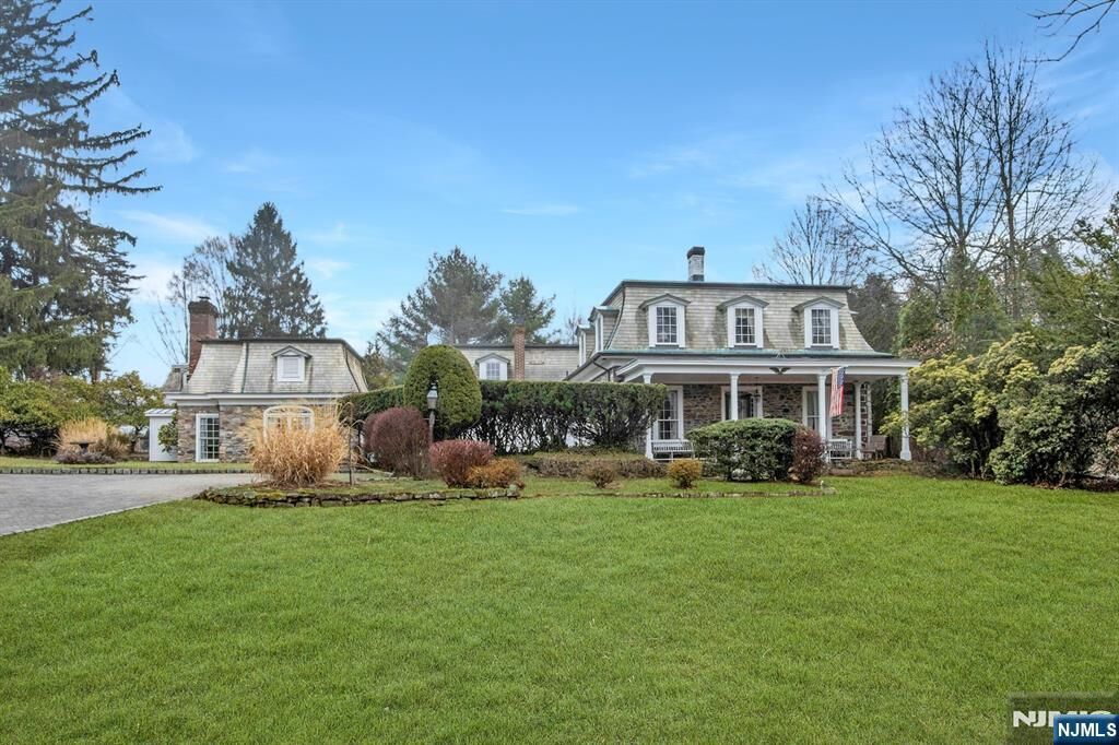 Property Photo:  136 Chestnut Ridge Road  NJ 07458 