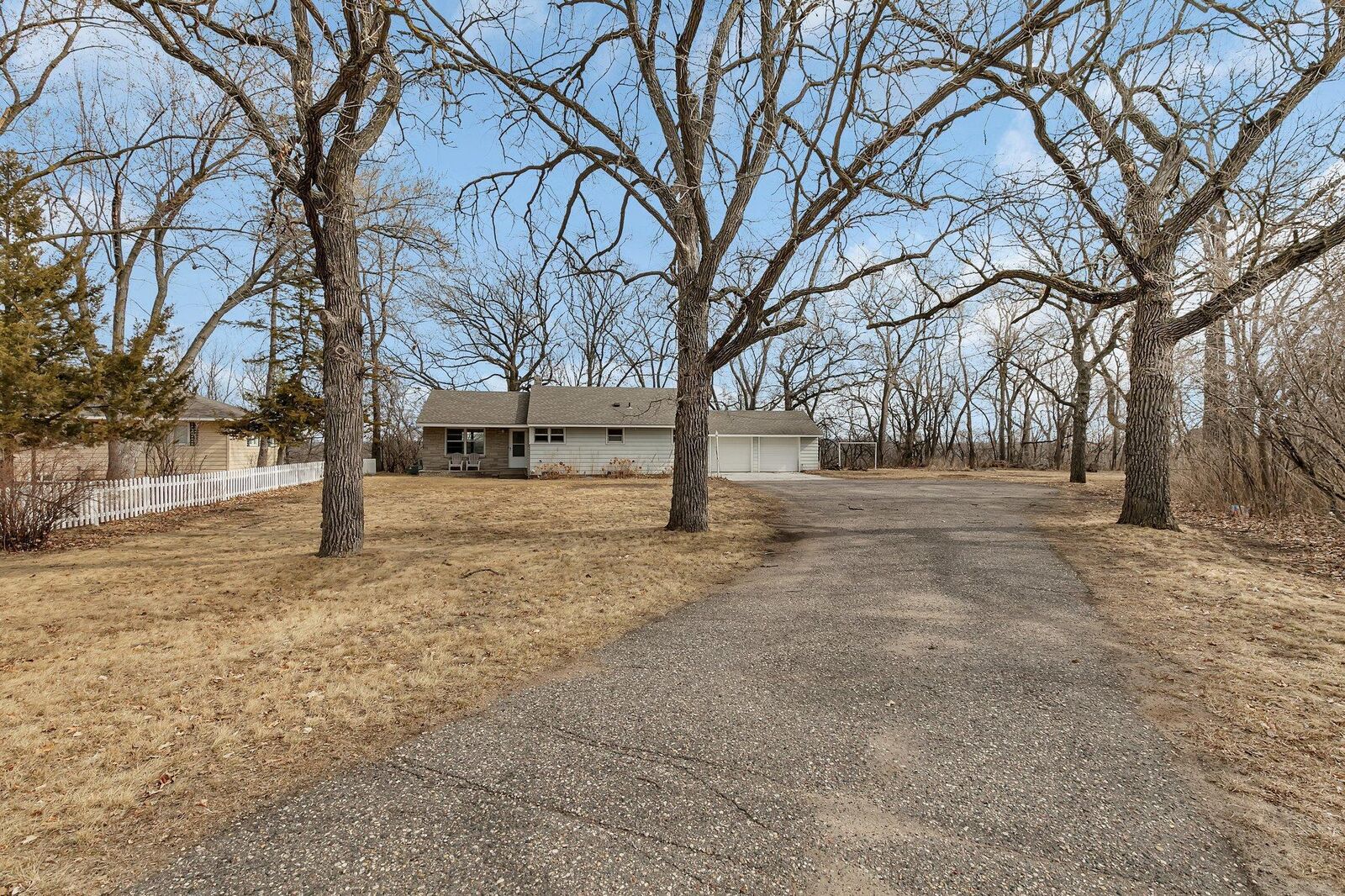 Property Photo:  813 Aldon Drive  MN 56301 