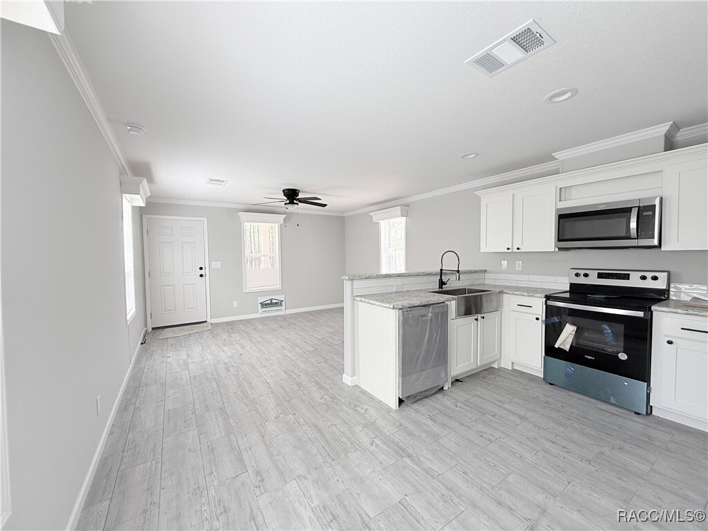 Property Photo: 8250 W Fairoak Court FL 34428