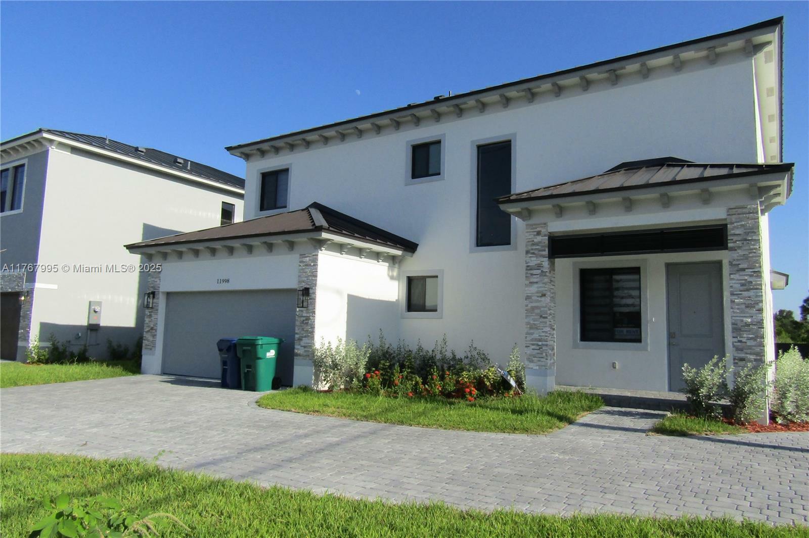 11998 SW 232nd St  Miami FL 33170 photo