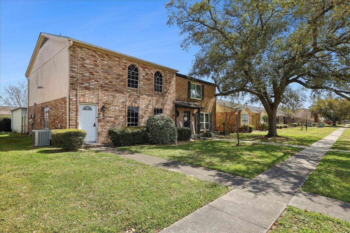 Property Photo: 465 Longmeadow St TX 77707