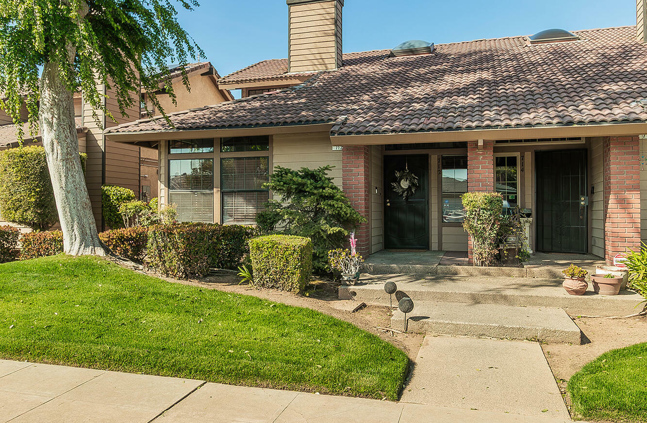 Property Photo: 712 E Magill Avenue CA 93710